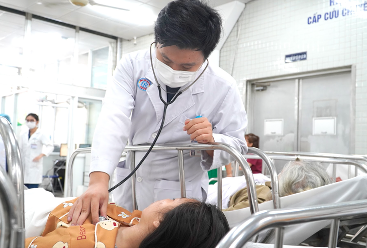 Nữ sinh bị gãy cột sống, phải nằm phòng riêng thi vào lớp 10 đã nhập viện- Ảnh 1. Nữ sinh bị gãy cột sống, phải nằm phòng riêng thi vào lớp 10 đã nhập viện- Ảnh 1.