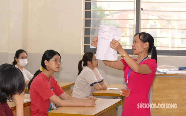Ấn tượng ngày làm thủ tục dự thi vào lớp 10 tại Hà Nội