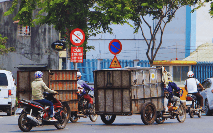 Xe ba gác tông trọng thương 1 cảnh sát giao thông
