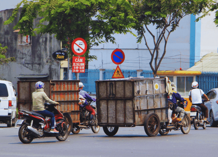 Xe ba gác tông trọng thương 1 cảnh sát giao thông- Ảnh 2. Xe ba gác tông trọng thương 1 cảnh sát giao thông- Ảnh 2.