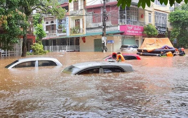 Hà Nội mưa to đến rất to gây ngập úng đô thị
- Ảnh 2.
