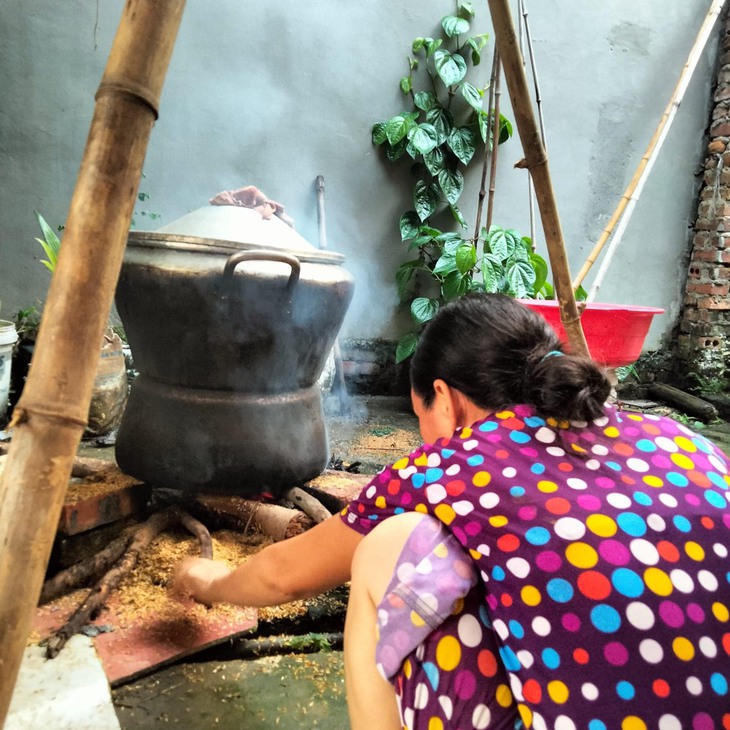 Thu nhập tiền triệu từ bán cơm rượu Tết Đoan Ngọ- Ảnh 1.
