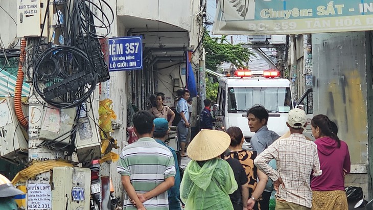 Cháy phòng trọ ở TPHCM, 1 phụ nữ tử vong nghi tự thiêu- Ảnh 1.