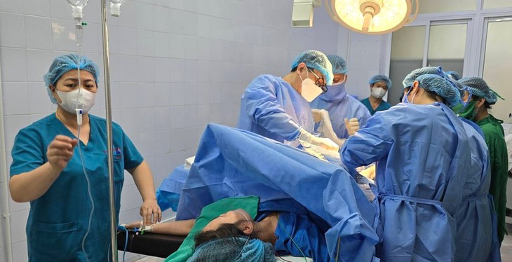 Phẫu thuật thành công ca mang thai 3 tự nhiên - Ảnh 1.