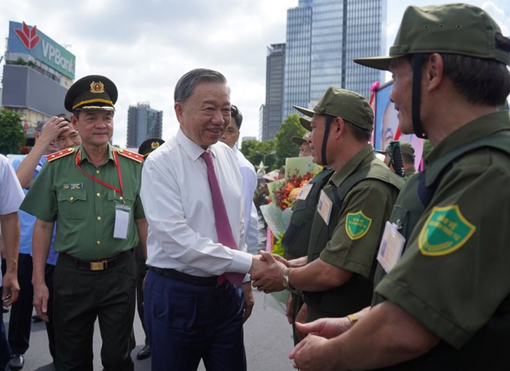 Chủ tịch nước Tô Lâm: 'Lực lượng tham gia bảo vệ ANTT ở cơ sở là cánh tay nối dài của Công an Nhân dân'- Ảnh 1. Chủ tịch nước Tô Lâm: 'Lực lượng tham gia bảo vệ ANTT ở cơ sở là cánh tay nối dài của Công an Nhân dân'- Ảnh 1.