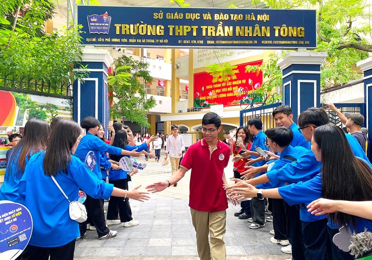 Hà Nội chính thức công bố điểm chuẩn lớp 10 năm học 2024-2025- Ảnh 1.