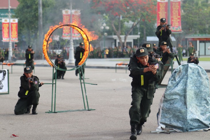 Chủ tịch nước Tô Lâm: 'Lực lượng tham gia bảo vệ ANTT ở cơ sở là cánh tay nối dài của Công an Nhân dân'- Ảnh 7. Chủ tịch nước Tô Lâm: 'Lực lượng tham gia bảo vệ ANTT ở cơ sở là cánh tay nối dài của Công an Nhân dân'- Ảnh 7.