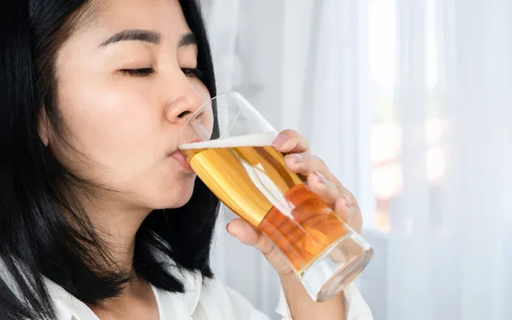 Uống bia có lợi ích và tác hại gì?- Ảnh 3. Uống bia có lợi ích và tác hại gì?- Ảnh 3.