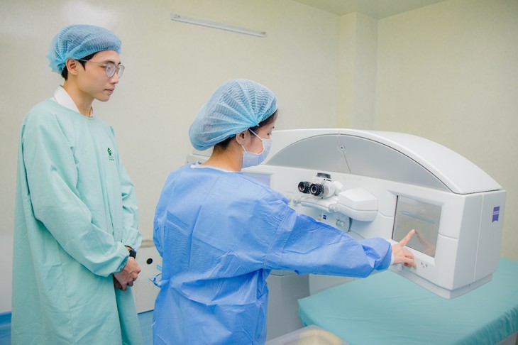 50.000 ca phẫu thuật khúc xạ thành công tại Bệnh viện Đa khoa Mắt Sài Gòn- Ảnh 2. 50.000 ca phẫu thuật khúc xạ thành công tại Bệnh viện Đa khoa Mắt Sài Gòn- Ảnh 2.
