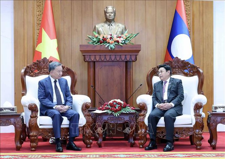 Chủ tịch nước Tô Lâm hội kiến Chủ tịch Quốc hội Lào- Ảnh 2. Chủ tịch nước Tô Lâm hội kiến Chủ tịch Quốc hội Lào- Ảnh 2.