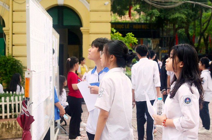Hà Nội tiếp nhận hồ sơ thí sinh trúng tuyển lớp 10 từ hôm nay- Ảnh 1. Hà Nội tiếp nhận hồ sơ thí sinh trúng tuyển lớp 10 từ hôm nay- Ảnh 1.