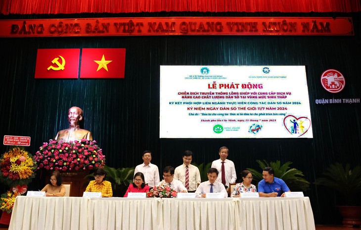 Thuộc nhóm có mức sinh thấp, TPHCM thực hiện thông điệp 'Mỗi cặp vợ chồng sinh đủ 2 con'- Ảnh 1. Thuộc nhóm có mức sinh thấp, TPHCM thực hiện thông điệp 'Mỗi cặp vợ chồng sinh đủ 2 con'- Ảnh 1.