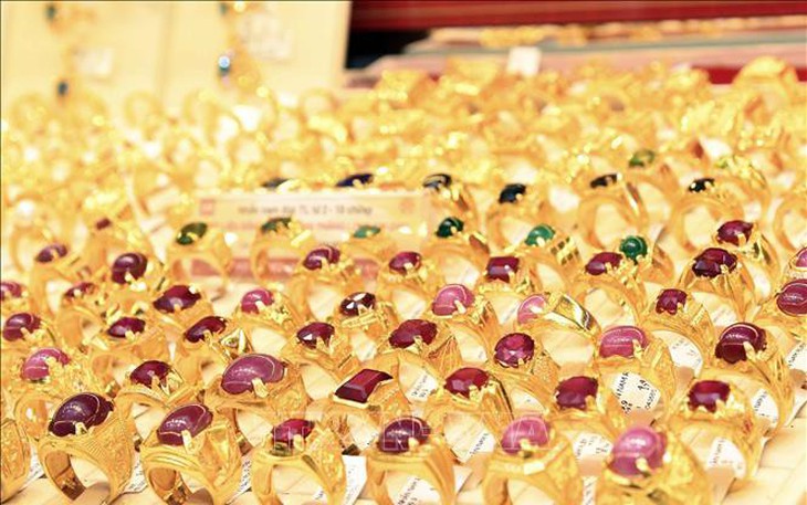 Giá vàng nhẫn bật tăng vượt giá vàng miếng
