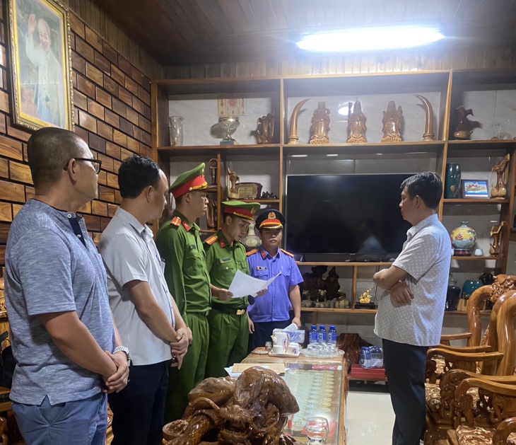 Một Phó Chủ tịch UBND huyện ở Quảng Trị bị bắt- Ảnh 1.