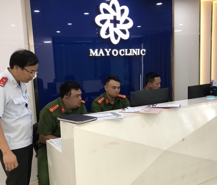 Viện thẩm mỹ Mayo Clinic ở Nghệ An bị phạt 104 triệu, đình chỉ hoạt động 4,5 tháng- Ảnh 1. Viện thẩm mỹ Mayo Clinic ở Nghệ An bị phạt 104 triệu, đình chỉ hoạt động 4,5 tháng- Ảnh 1.