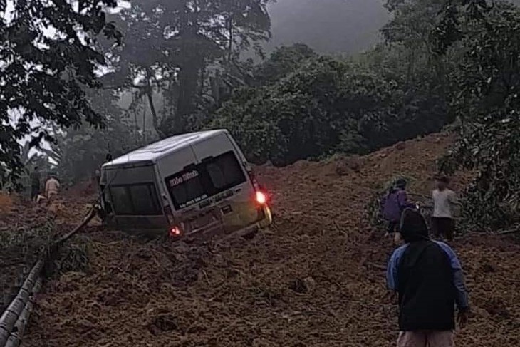 Hướng dẫn cách sơ cứu khi gặp người bị vùi lấp- Ảnh 1. Hướng dẫn cách sơ cứu khi gặp người bị vùi lấp- Ảnh 1.