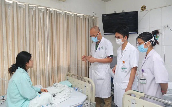 Tin quảng cáo trên mạng, người phụ nữ tiêm filler nâng ngực bị áp xe cả hai bên 
