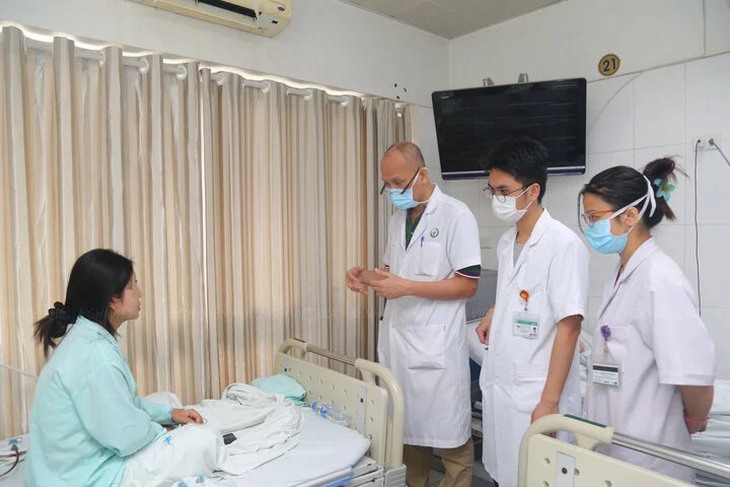 Tin quảng cáo trên mạng, người phụ nữ tiêm filler nâng ngực bị áp xe cả hai bên - Ảnh 1. Tin quảng cáo trên mạng, người phụ nữ tiêm filler nâng ngực bị áp xe cả hai bên - Ảnh 1.