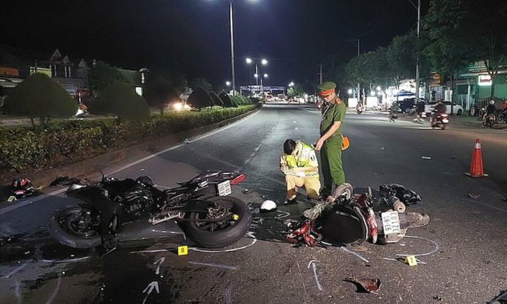 Mô tô phân khối lớn đâm 2 mẹ con tử vong - Ảnh 1. Mô tô phân khối lớn đâm 2 mẹ con tử vong - Ảnh 1.
