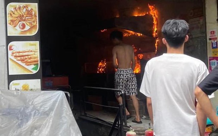 Người dân nhanh chóng dập tắt đám cháy quán ăn tại Thành Công, Ba Đình