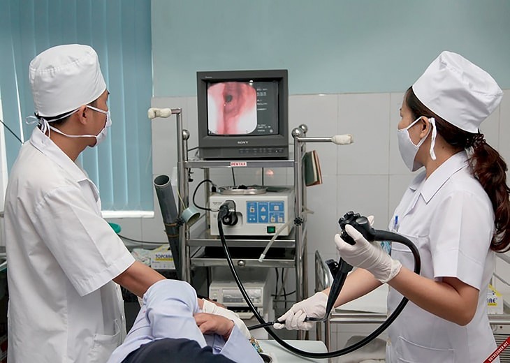 Khi thăm khám phải xác định chính xác mức độ của trĩ để chọn phương pháp điều trị thích hợp. Ảnh minh họa