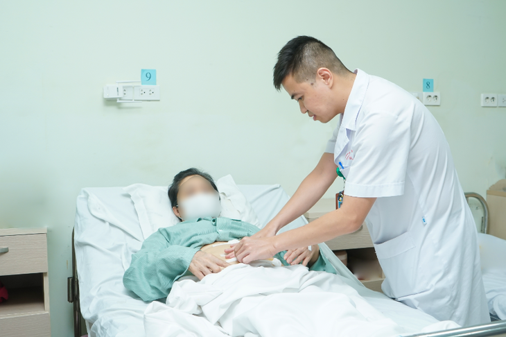 Thủng tạng rỗng do nuốt phải tăm dài 7cm- Ảnh 2.