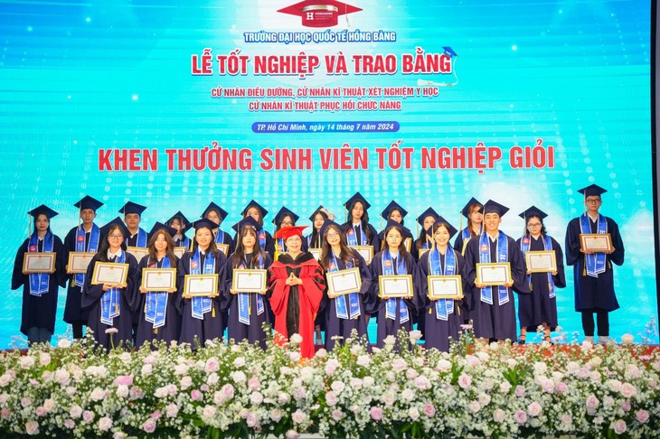 Thêm nguồn nhân lực chất lượng cho lĩnh vực sức khỏe- Ảnh 2. Thêm nguồn nhân lực chất lượng cho lĩnh vực sức khỏe- Ảnh 2.