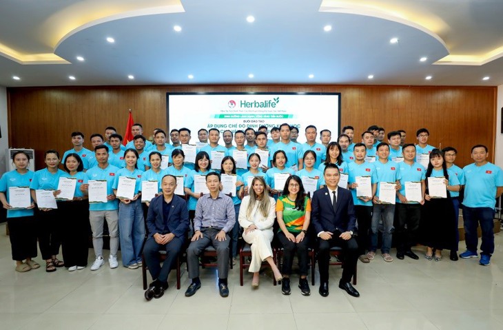 Herbalife Việt Nam và Liên Đoàn Bóng Đá Việt Nam tổ chức buổi đào tạo về dinh dưỡng khoa học trong thể thao cho các câu lạc bộ bóng đá Việt Nam- Ảnh 3.
