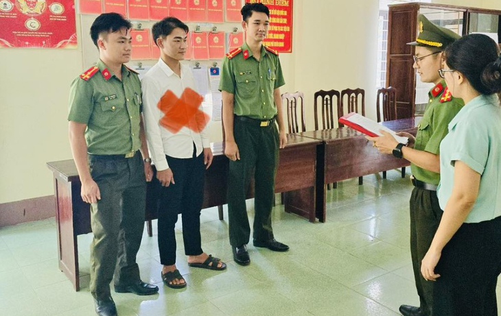 Bắt đối tượng đưa người ra nước ngoài 'việc nhẹ lương cao'- Ảnh 1.
