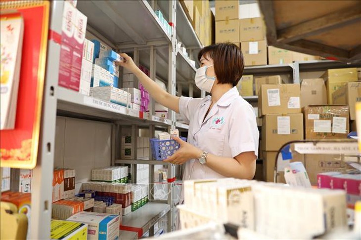 Những thuốc thiết yếu nào sử dụng tại cơ sở khám, chữa bệnh sẽ thực hiện kê khai giá?
- Ảnh 1. Những thuốc thiết yếu nào sử dụng tại cơ sở khám, chữa bệnh sẽ thực hiện kê khai giá?
- Ảnh 1.