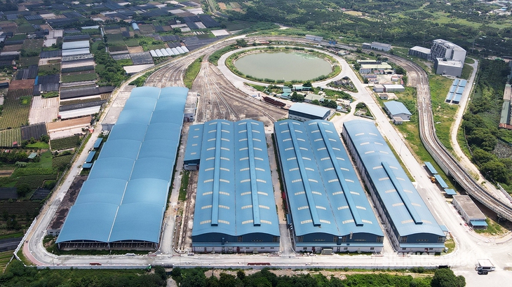 Tàu bon bon chạy thử, người dân vẫn mòn mỏi chờ ngày chạy chính thức tuyến metro Nhổn - ga Hà Nội- Ảnh 1. Tàu bon bon chạy thử, người dân vẫn mòn mỏi chờ ngày chạy chính thức tuyến metro Nhổn - ga Hà Nội- Ảnh 1.