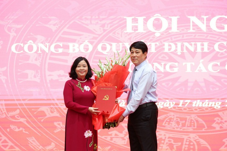 Bộ Chính trị phân công bà Bùi Thị Minh Hoài giữ chức Bí thư Thành ủy Hà Nội- Ảnh 1. Bộ Chính trị phân công bà Bùi Thị Minh Hoài giữ chức Bí thư Thành ủy Hà Nội- Ảnh 1.