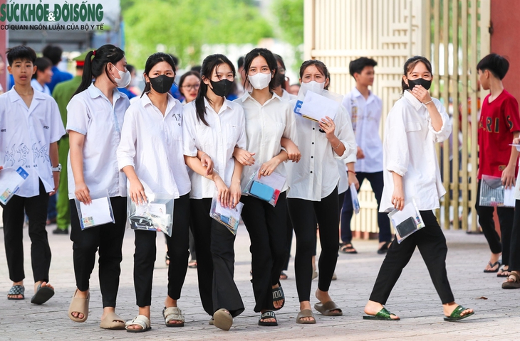 Điểm chuẩn lớp 10 ở Nghệ An: Thí sinh dưới 5 điểm/môn vẫn trúng tuyển- Ảnh 1. Điểm chuẩn lớp 10 ở Nghệ An: Thí sinh dưới 5 điểm/môn vẫn trúng tuyển- Ảnh 1.