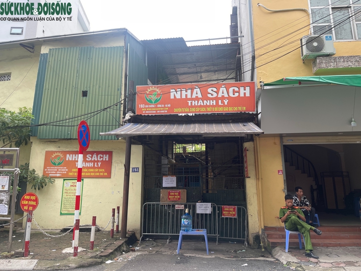 Cận cảnh bên trong ngôi nhà xuất hiện ‘hố tử thần’ ở Hà Nội- Ảnh 1.