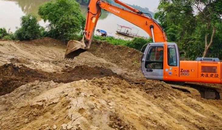 Khởi tố hai đối tượng đổ trộm gần 200 tấn chất thải độc hại- Ảnh 1. Khởi tố hai đối tượng đổ trộm gần 200 tấn chất thải độc hại- Ảnh 1.