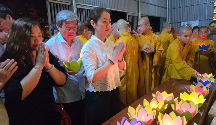 Hội Nhà báo Việt Nam tổ chức Lễ Cầu siêu cho anh linh 512 liệt sĩ nhà báo- Ảnh 9. Hội Nhà báo Việt Nam tổ chức Lễ Cầu siêu cho anh linh 512 liệt sĩ nhà báo- Ảnh 9.