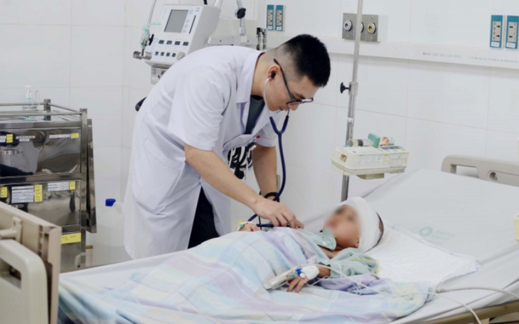 Bé trai 7 tuổi thoát cửa tử sau khi gặp nạn chấn thương sọ não nguy kịch