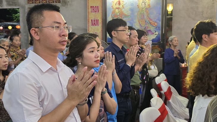 Hội Nhà báo Việt Nam tổ chức Lễ Cầu siêu cho anh linh 512 liệt sĩ nhà báo- Ảnh 6. Hội Nhà báo Việt Nam tổ chức Lễ Cầu siêu cho anh linh 512 liệt sĩ nhà báo- Ảnh 6.
