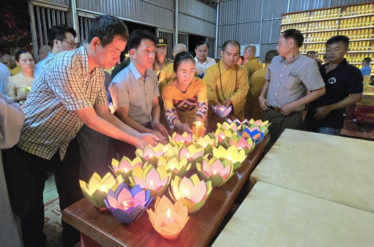 Hội Nhà báo Việt Nam tổ chức Lễ Cầu siêu cho anh linh 512 liệt sĩ nhà báo- Ảnh 10. Hội Nhà báo Việt Nam tổ chức Lễ Cầu siêu cho anh linh 512 liệt sĩ nhà báo- Ảnh 10.