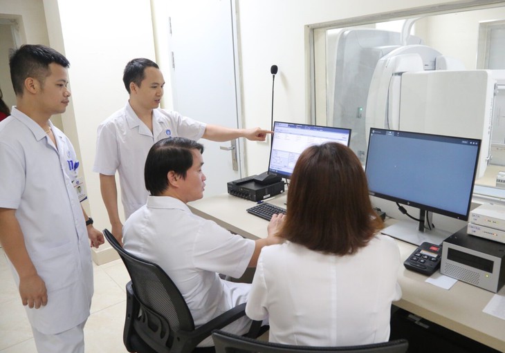 Bệnh viện tỉnh Phú Thọ có nhiều trang thiết bị y tế hiện đại đáp ứng tốt nhu cầu khám chữa bệnh của nhân dân- Ảnh 2. Bệnh viện tỉnh Phú Thọ có nhiều trang thiết bị y tế hiện đại đáp ứng tốt nhu cầu khám chữa bệnh của nhân dân- Ảnh 2.