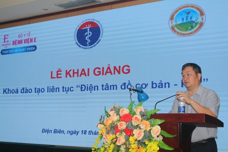 Hàng chục y bác sĩ tại các bệnh viện, trung tâm y tế Điện Biên được đào tạo điện tâm đồ
- Ảnh 1.