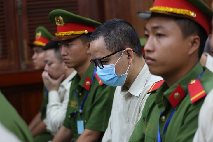 Cựu Cục trưởng Cục đăng kiểm cùng các đồng phạm hầu toà, an ninh được siết chặt- Ảnh 2. Cựu Cục trưởng Cục đăng kiểm cùng các đồng phạm hầu toà, an ninh được siết chặt- Ảnh 2.