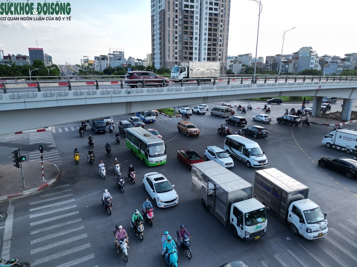 Hiện trạng khu vực xây hầm chui nút giao Cổ Linh - cầu Vĩnh Tuy- Ảnh 3.