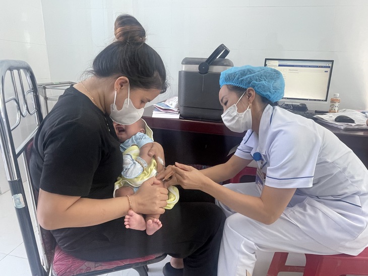 Tiêm chủng gặp tai biến: Vì sao chỉ bồi thường với trường hợp bắt buộc?- Ảnh 1. Tiêm chủng gặp tai biến: Vì sao chỉ bồi thường với trường hợp bắt buộc?- Ảnh 1.