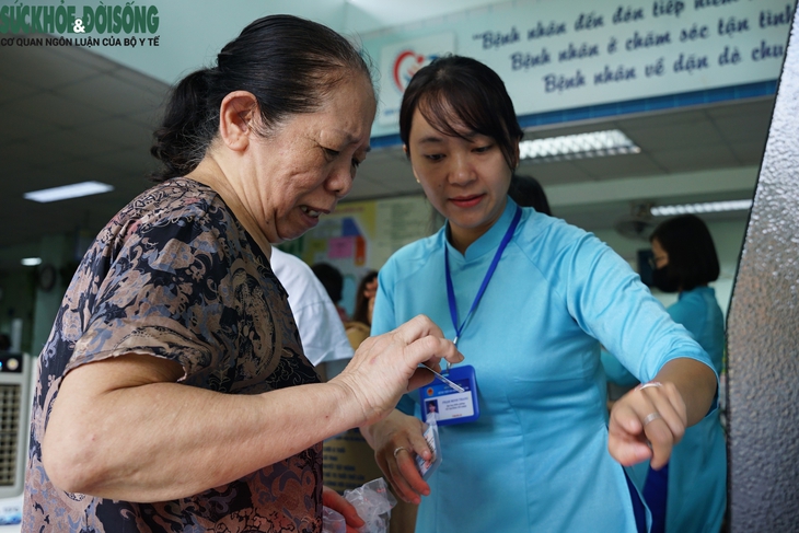 Rút ngắn thời gian chờ đợi khám bệnh nhờ công nghệ- Ảnh 6. Rút ngắn thời gian chờ đợi khám bệnh nhờ công nghệ- Ảnh 6.