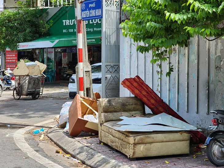 Giải 'bài toán' xử lý rác thải cồng kềnh tràn lan trên phố- Ảnh 1.
