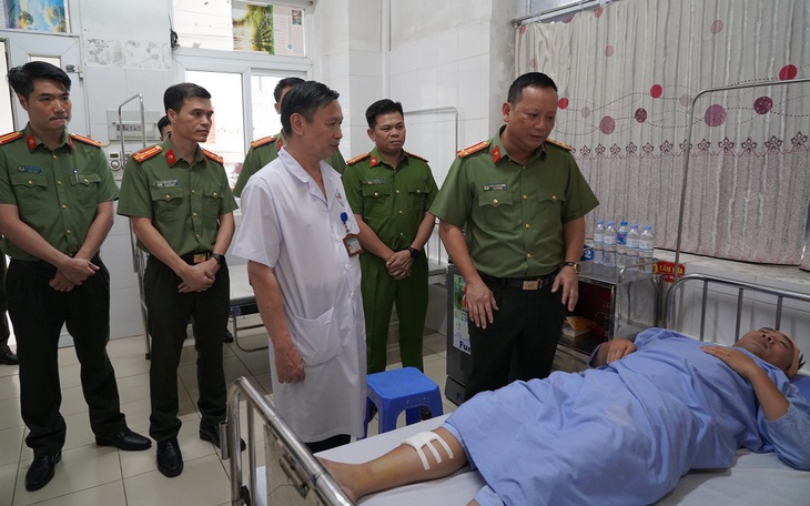 Tạm giữ đối tượng không chấp hành kiểm tra, bỏ chạy đâm ngã đại úy CSGT