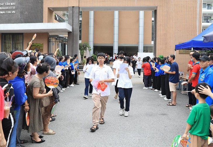 Hai trường tư thục đầu tiên ở Hà Nội chốt điểm chuẩn lớp 10- Ảnh 1. Hai trường tư thục đầu tiên ở Hà Nội chốt điểm chuẩn lớp 10- Ảnh 1.