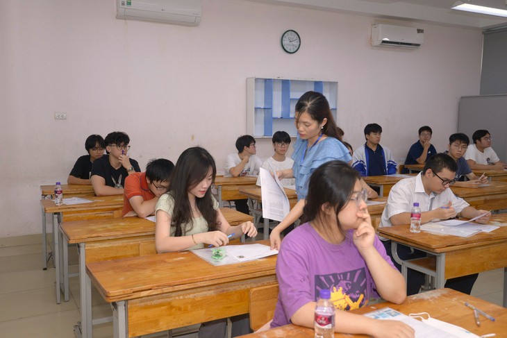 Điểm chuẩn đại học năm nay biến động thế nào?- Ảnh 1.