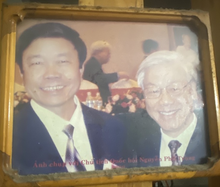 Người dân TP Hồ Chí Minh bày tỏ tiếc thương Tổng Bí thư Nguyễn Phú Trọng - một nhân cách lớn của dân tộc- Ảnh 5. Người dân TP Hồ Chí Minh bày tỏ tiếc thương Tổng Bí thư Nguyễn Phú Trọng - một nhân cách lớn của dân tộc- Ảnh 5.